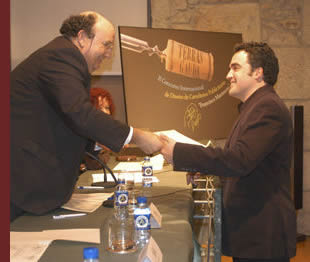Delivery of diploma to the Winner of Francisco Mantecón
